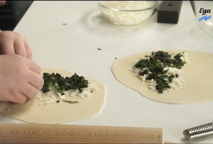 Фото шага рецепта Кутабы с крапивой 125299 шаг 3  