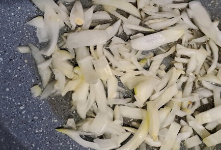 Фото шага рецепта Квашеная капуста жаренная на сковороде с грибами 190822 шаг 4  