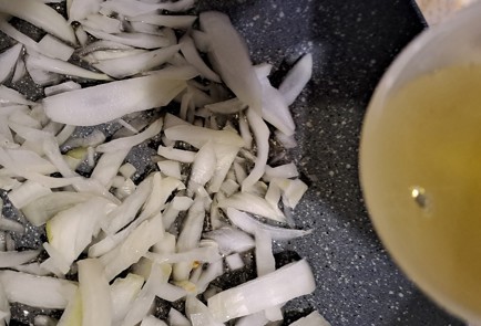 Фото шага рецепта Квашеная капуста жаренная на сковороде с грибами 190822 шаг 5  