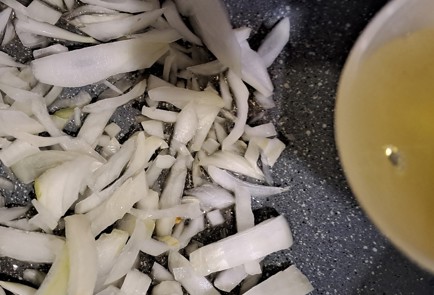 Фото шага рецепта Квашеная капуста жаренная на сковороде со сладким перцем 190821 шаг 4