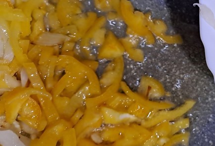 Фото шага рецепта Квашеная капуста жаренная на сковороде со сладким перцем 190821 шаг 6