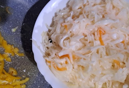 Фото шага рецепта Квашеная капуста жаренная на сковороде со сладким перцем 190821 шаг 7