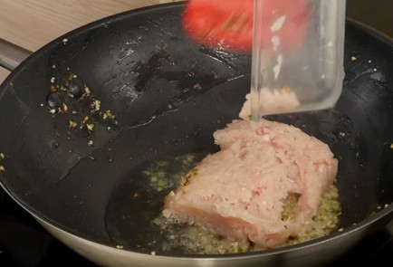 Фото шага рецепта Тайский куриный салат Лаб 114841 шаг 3  