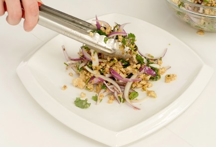 Фото шага рецепта Тайский куриный салат Лаб 114841 шаг 7  