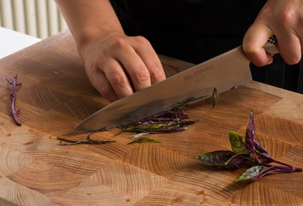 Фото шага рецепта Лапша из кабачка с помидорами и грецкими орехами 152621 шаг 2