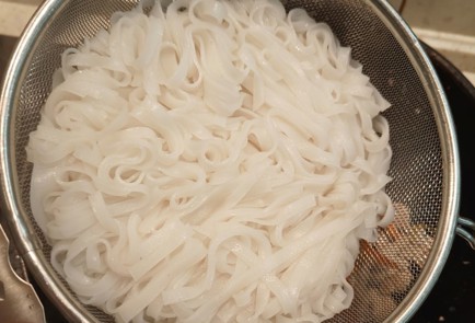 Фото шага рецепта Лапша с курицей в соусе терияки 175708 шаг 12  