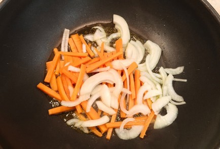 Фото шага рецепта Лапша с курицей в соусе терияки 175708 шаг 6  