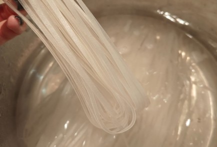 Фото шага рецепта Лапша с курицей в соусе терияки 175708 шаг 9  