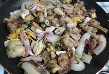 Фото шага рецепта Лапша с морепродуктами 190112 шаг 3  