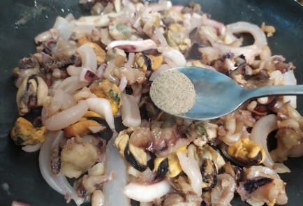 Фото шага рецепта Лапша с морепродуктами 190112 шаг 4  