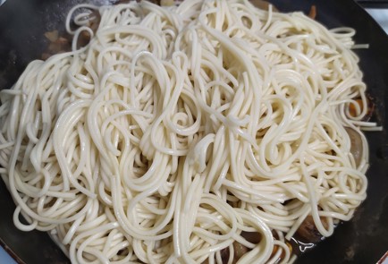 Фото шага рецепта Лапша с морепродуктами 190112 шаг 8  