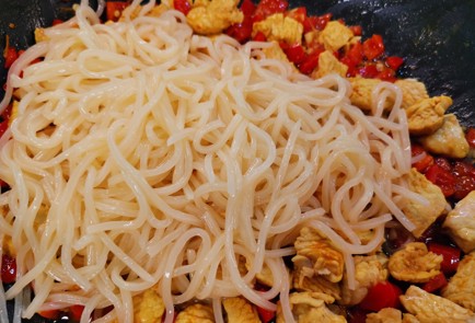 Фото шага рецепта Лапша ширатаки с индейкой 175672 шаг 9  