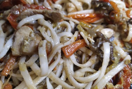 Фото шага рецепта Лапша удон с курицей и овощами 189145 шаг 12  