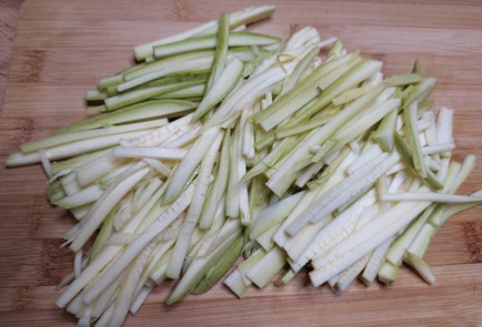 Фото шага рецепта Лапша удон с курицей и овощами 189145 шаг 3  