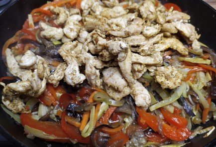 Фото шага рецепта Лапша удон с курицей и овощами 189145 шаг 9  