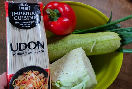 Фото шага рецепта Лапша удон с овощами 186507 шаг 1  