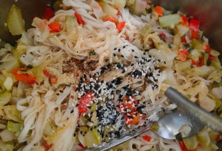 Фото шага рецепта Лапша удон с овощами 186507 шаг 17  