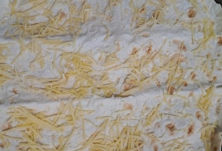 Фото шага рецепта Лаваш с творогом яйцами сарделькой и овощами на завтрак 190450 шаг 10  