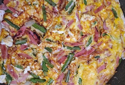 Фото шага рецепта Лаваш с творогом яйцами сарделькой и овощами на завтрак 190450 шаг 11  