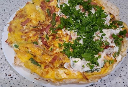 Фото шага рецепта Лаваш с творогом яйцами сарделькой и овощами на завтрак 190450 шаг 12  