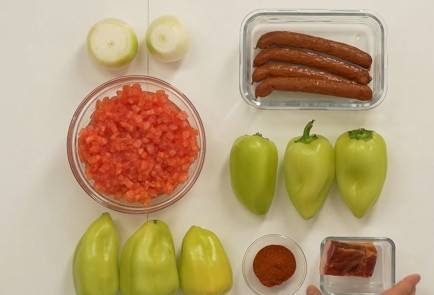 Фото шага рецепта Лечо с беконом и колбасками 137005 шаг 1  