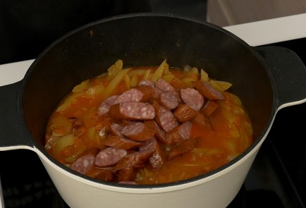 Фото шага рецепта Лечо с беконом и колбасками 137005 шаг 8  