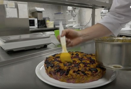 Фото шага рецепта Легендарный сливовый пирог 139716 шаг 10  