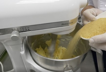 Фото шага рецепта Легендарный сливовый пирог 139716 шаг 2  