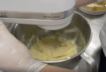 Фото шага рецепта Легендарный сливовый пирог 139716 шаг 3  