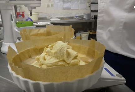 Фото шага рецепта Легендарный сливовый пирог 139716 шаг 6  