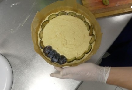 Фото шага рецепта Легендарный сливовый пирог 139716 шаг 7  