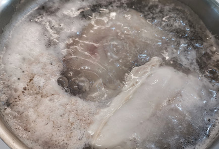 Фото шага рецепта Легкий куриный бульон с майораном 151574 шаг 3