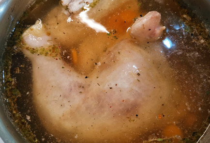 Фото шага рецепта Легкий куриный бульон с майораном 151574 шаг 6