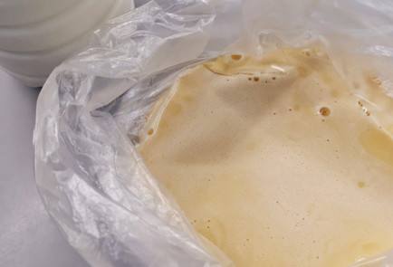 Фото шага рецепта Легкий воздушный омлет на козьем молоке 151575 шаг 4  