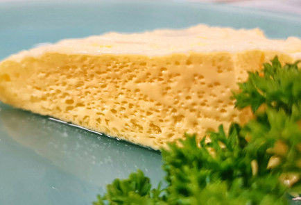 Фото шага рецепта Легкий воздушный омлет на козьем молоке 151575 шаг 8  