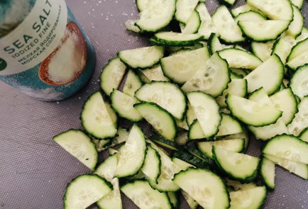 Фото шага рецепта Легкий европейский салат 175640 шаг 2