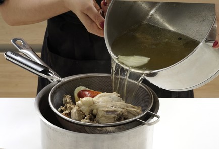 Фото шага рецепта Легкий и быстрый куриный суп 152843 шаг 6  