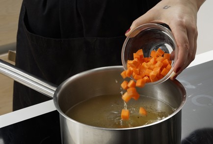 Фото шага рецепта Легкий и быстрый куриный суп 152843 шаг 7  