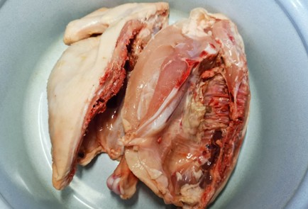 Фото шага рецепта Легкий куриный бульон 189302 шаг 2  