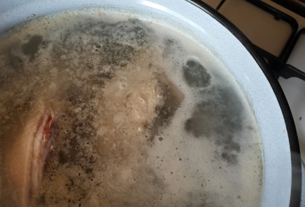 Фото шага рецепта Легкий куриный бульон 189302 шаг 5  