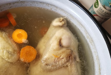 Фото шага рецепта Легкий куриный бульон 189302 шаг 8  