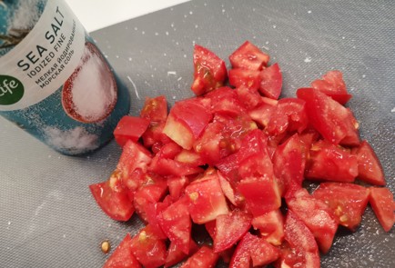 Фото шага рецепта Легкий летний салат 187107 шаг 1  