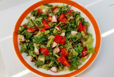 Фото шага рецепта Легкий летний салат 187107 шаг 10  