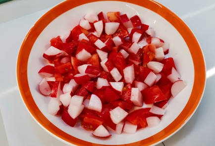 Фото шага рецепта Легкий летний салат 187107 шаг 4  