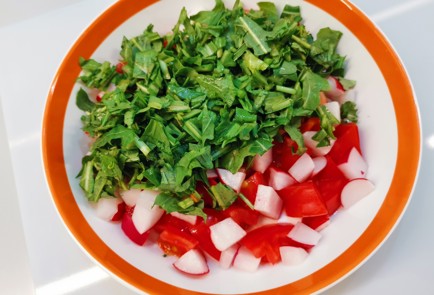 Фото шага рецепта Легкий летний салат 187107 шаг 6  