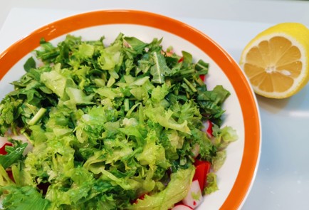 Фото шага рецепта Легкий летний салат 187107 шаг 8  