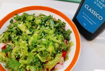 Фото шага рецепта Легкий летний салат 187107 шаг 9  