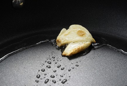 Фото шага рецепта Легкий салат с кальмарами 153149 шаг 10  