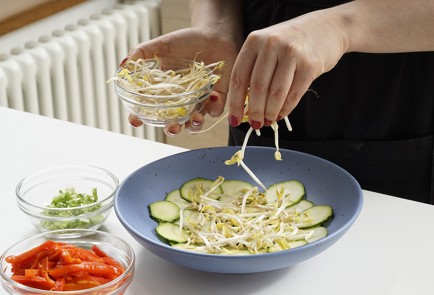 Фото шага рецепта Легкий салат с кальмарами 153149 шаг 12  