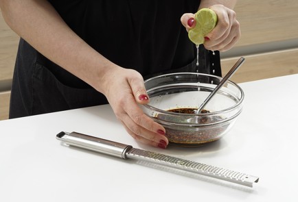 Фото шага рецепта Легкий салат с кальмарами 153149 шаг 4  